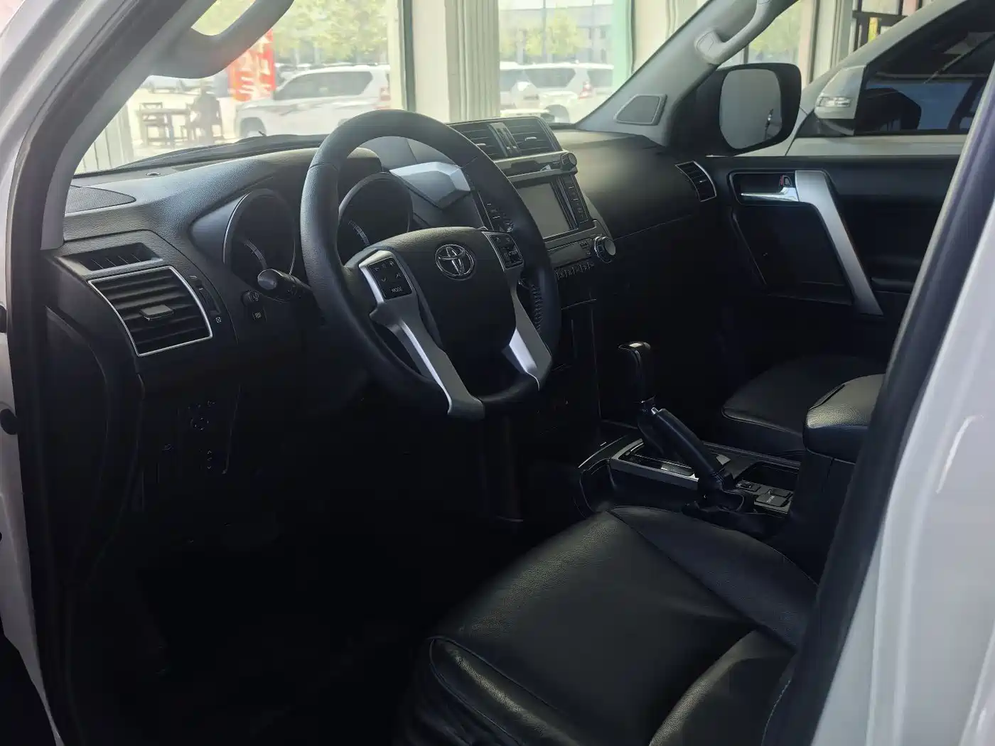 Toyota Prado 2016 3.5L Auto TX-L фото 8