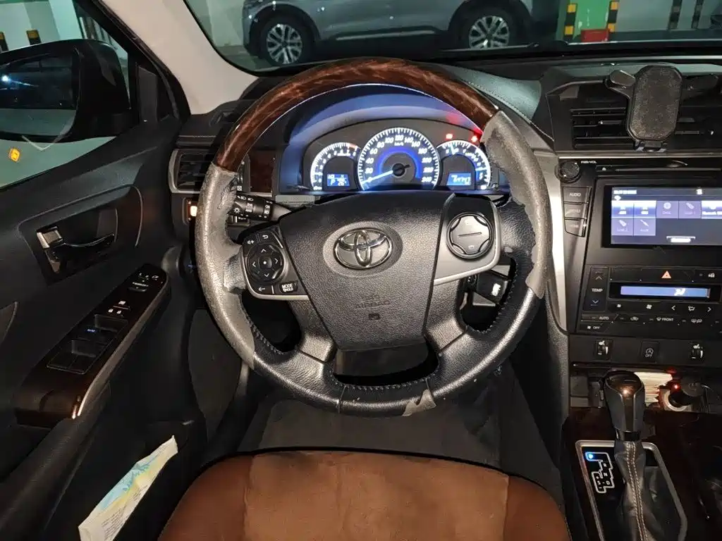 Фото 11 - Toyota Camry