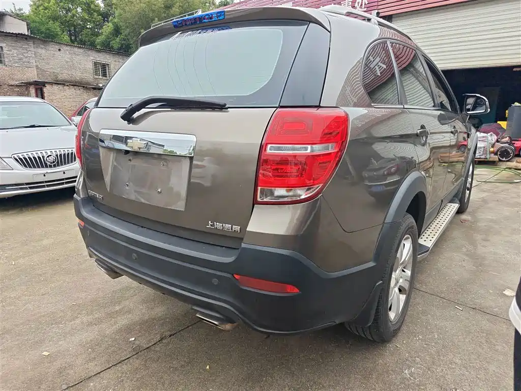 Chevrolet Captiva 2015 2.4L 2WD Urban Edition 5-seater фото 7