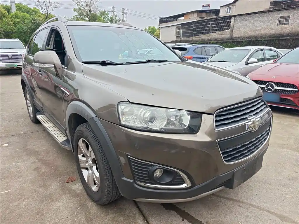 Chevrolet Captiva 2015 2.4L 2WD Urban Edition 5-seater фото 4