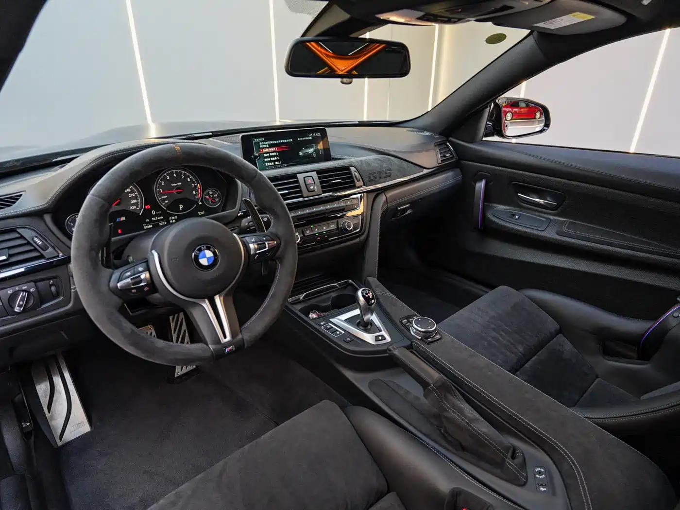 BMW M4 2016 M4 GTS фото 11