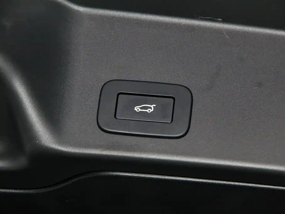 Land Rover Range Rover Evoque 2024 Range Rover Evoque L 249PS Light Master Edition фото 32