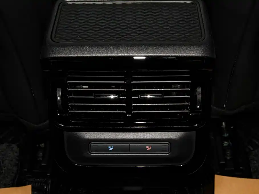 Land Rover Range Rover Evoque 2024 Range Rover Evoque L 249PS Light Master Edition фото 24