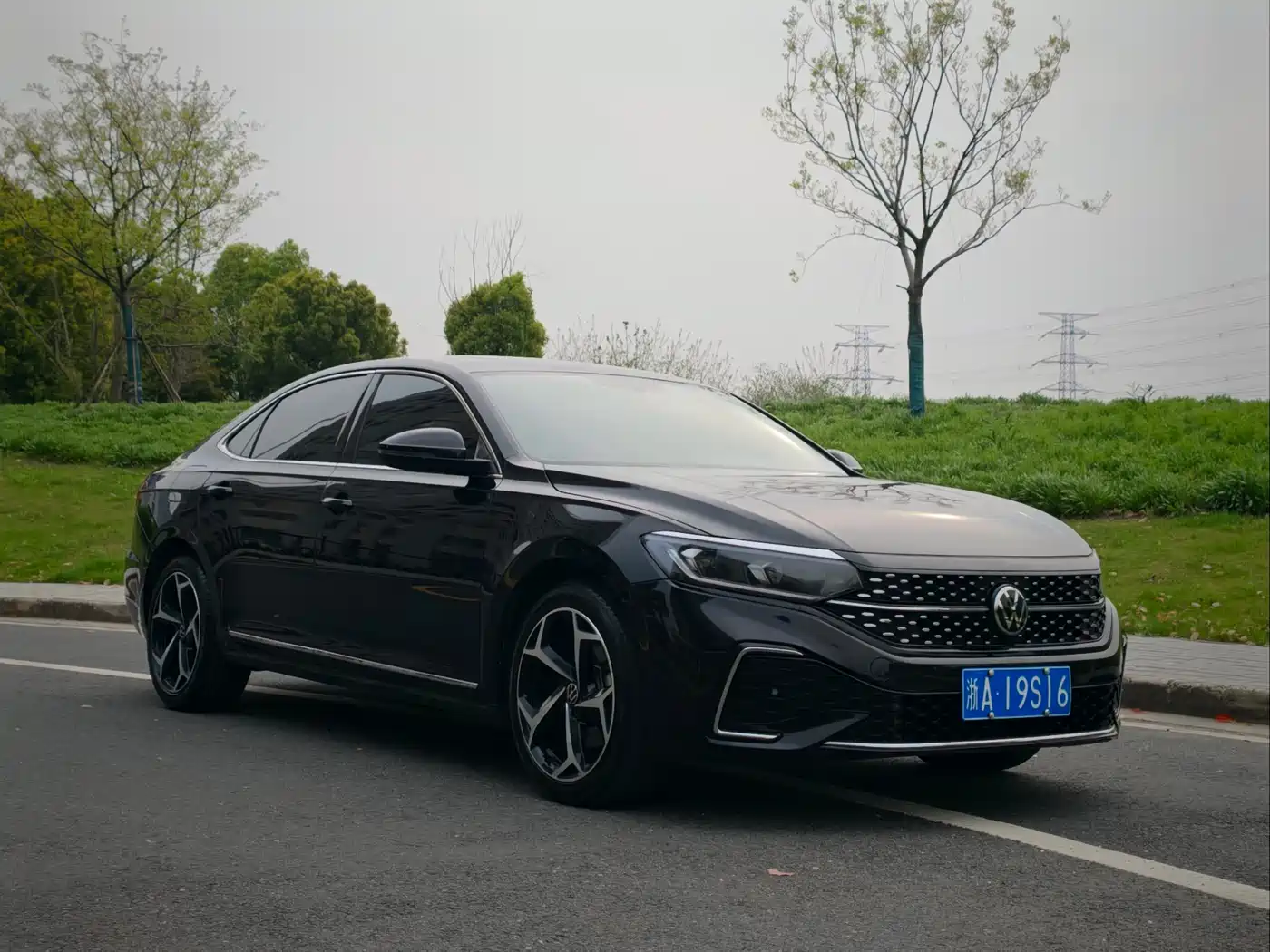 Volkswagen Passat 2024 Model 380TSI Starlight Elite фото 3