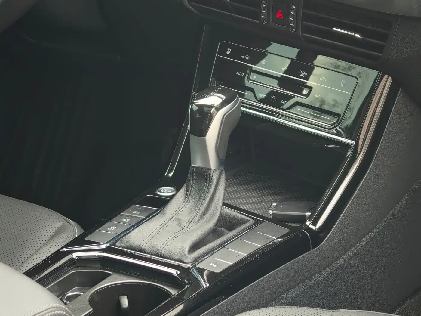 Volkswagen Passat 2024 Model 380TSI Starlight Elite фото 10