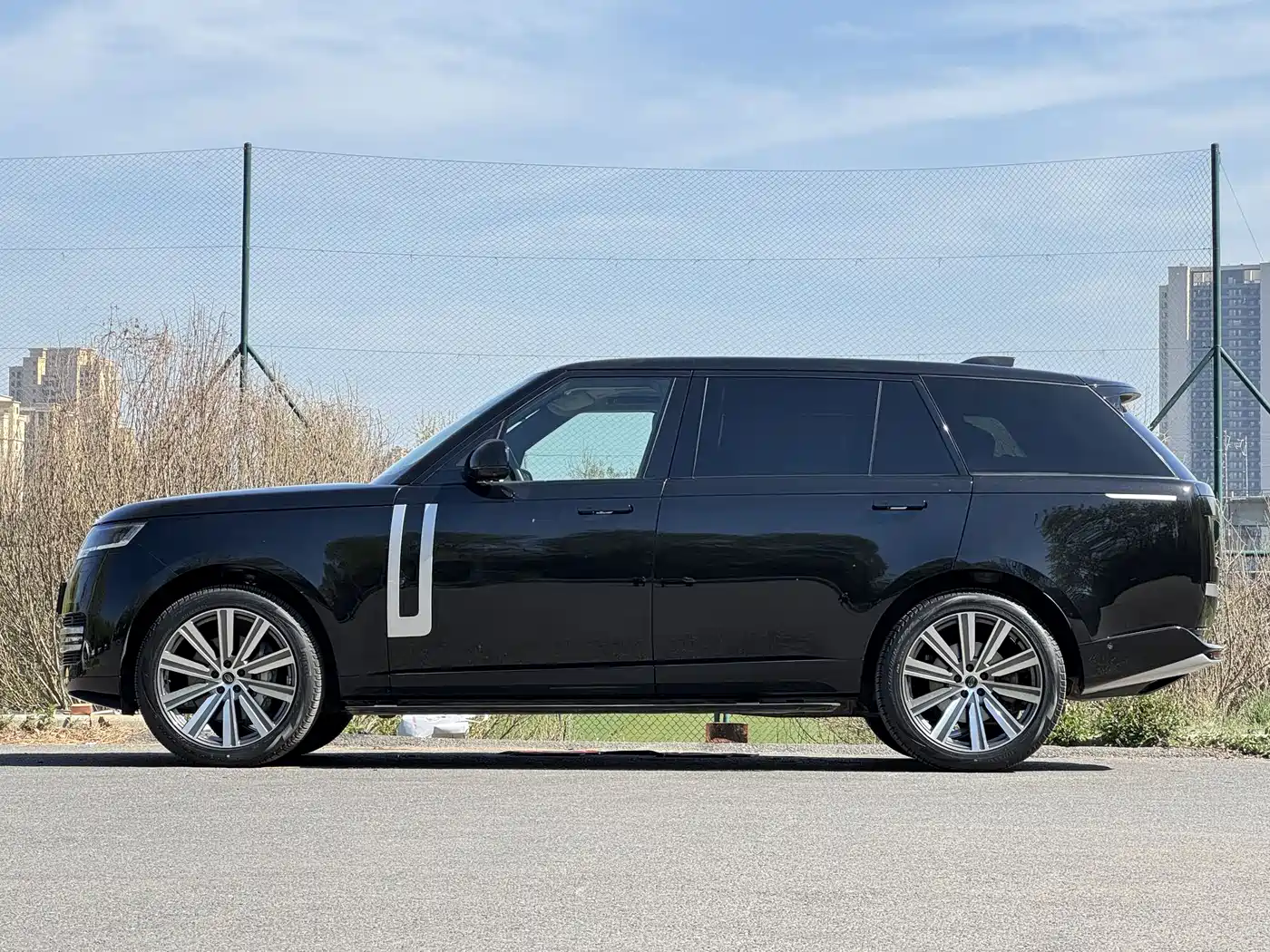 Land Rover Range Rover 2024 3.0 L6 400PS Genesis Extended фото 7