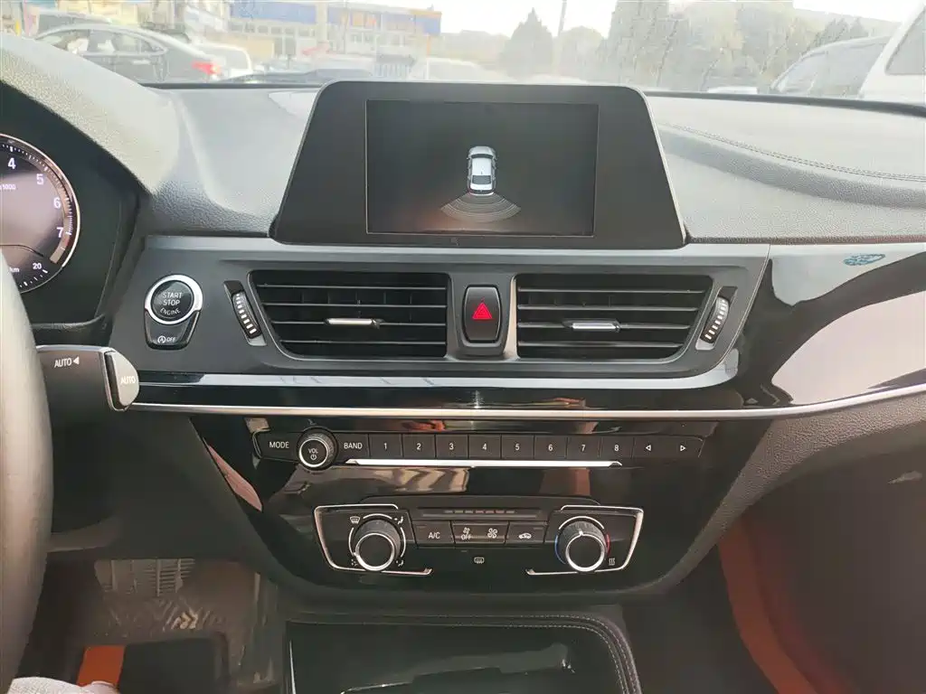 BMW 1 Series 2018 118i Sport Edition фото 13