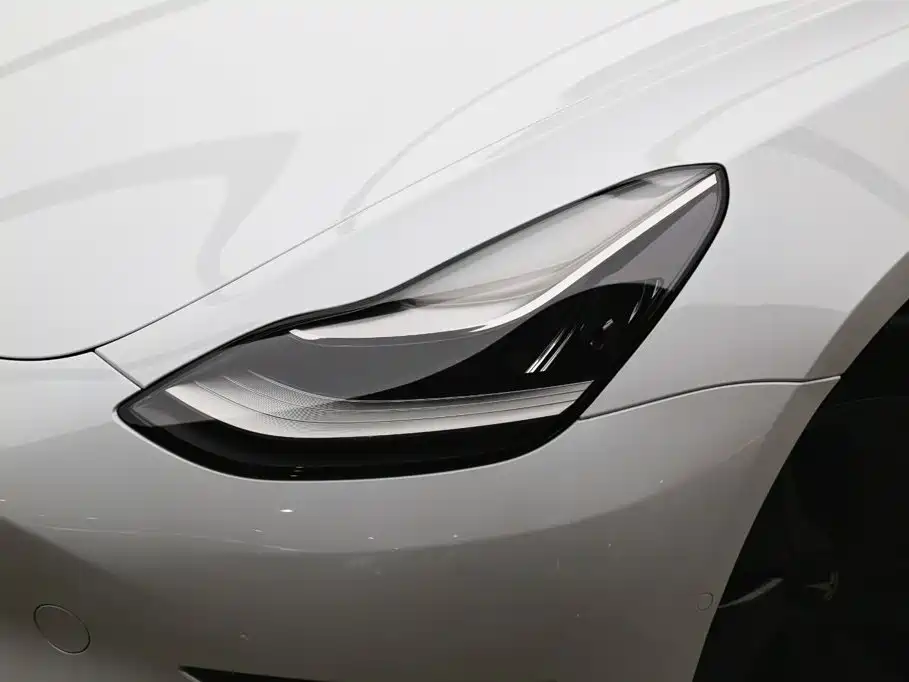 Фото 24 - Tesla Model 3