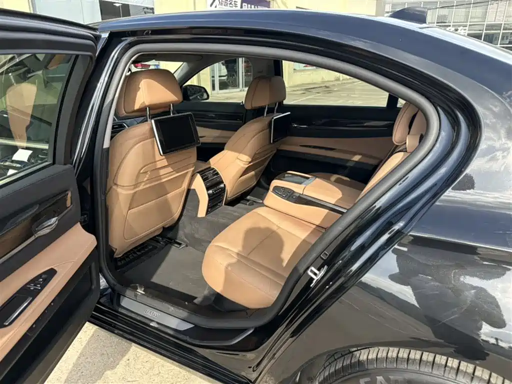 BMW 7 Series 2013 Model 730Li Luxury фото 6