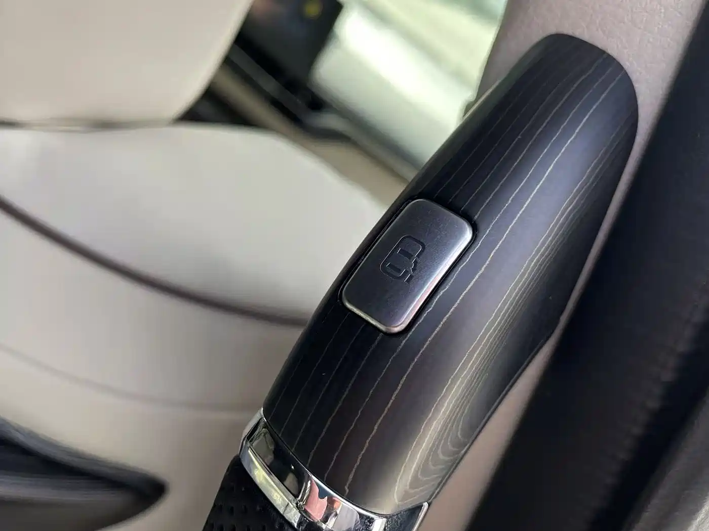 Toyota Sienna 2024 2.5L Hybrid 4WD Premium Edition фото 16