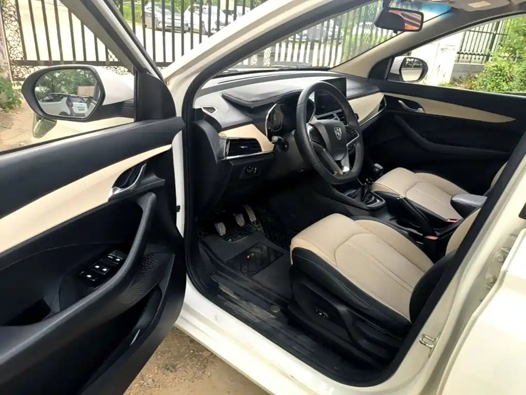 Baojun 360 2019 2018 1.5L Manual Luxury Model China V