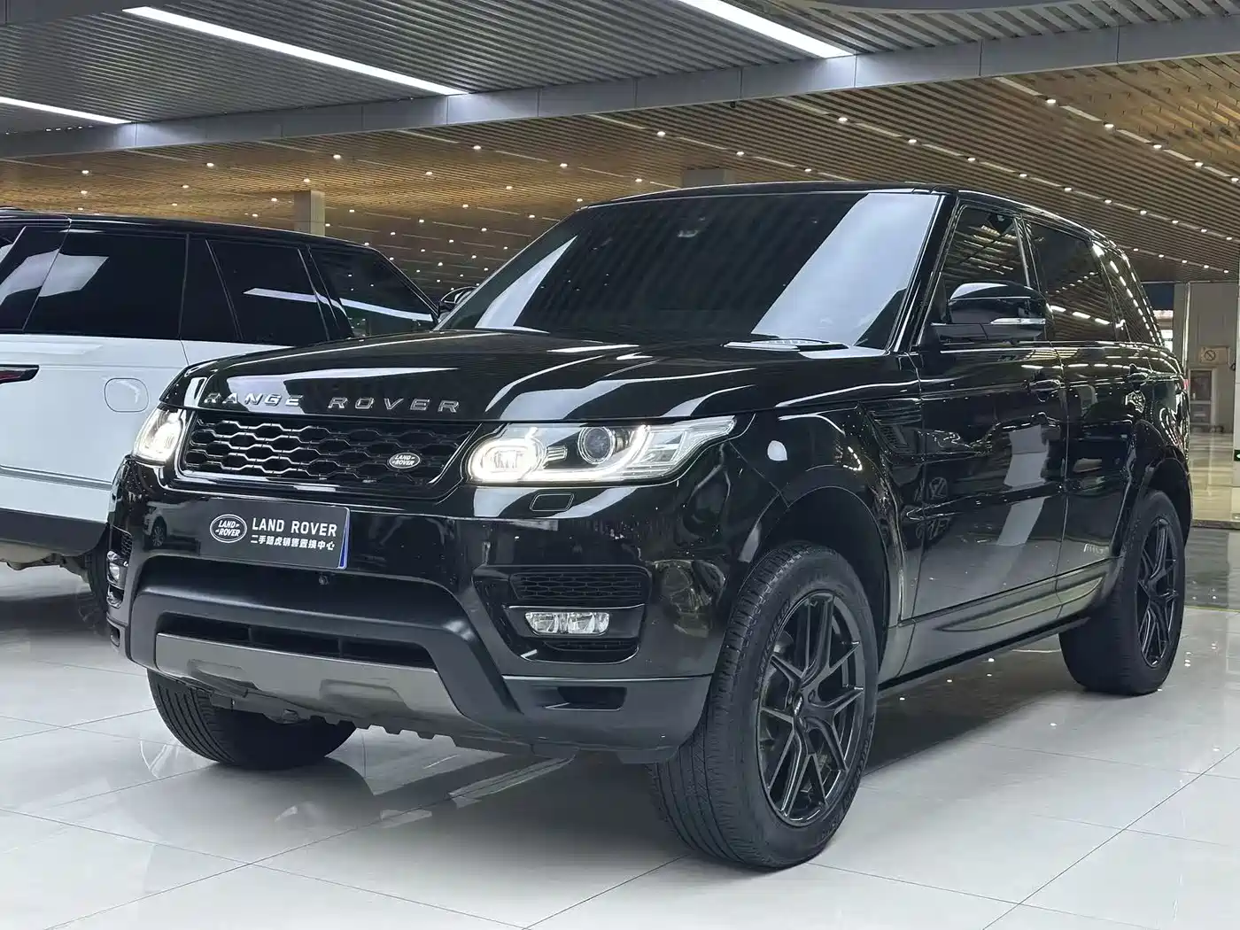 Land Rover Range Rover Sport 2016 Model 3.0 SC V6 SE