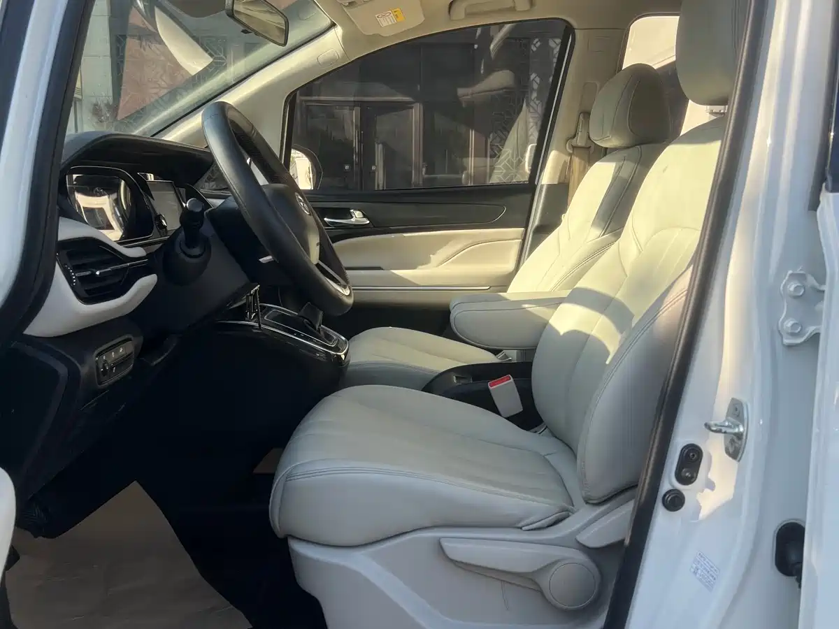 GAC Trumpchi Trumpchi M6 2021 270T Manual Elite Edition (7-Seater) фото 6