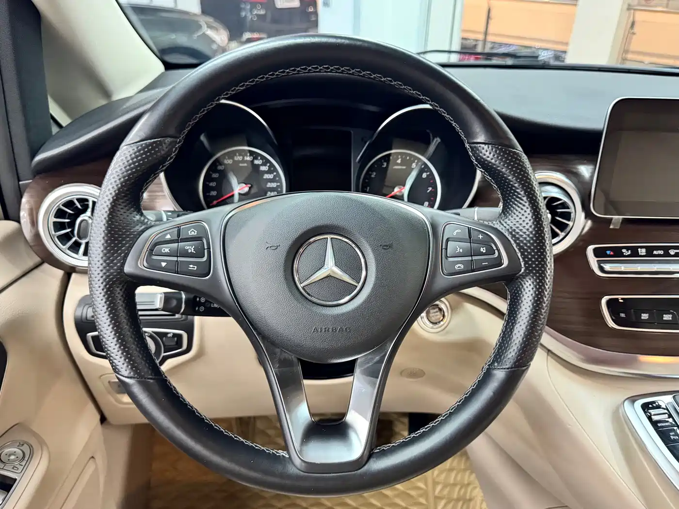 Mercedes-Benz V-Class 2022 V 260 Prestige Edition фото 9