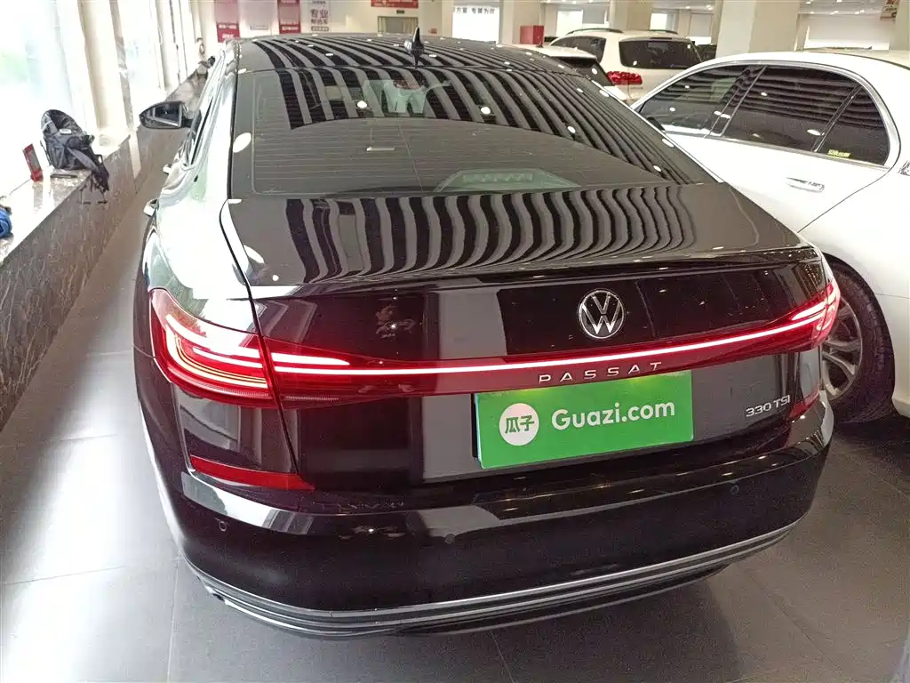 Volkswagen Passat 2023 330TSI Starlight Luxury Edition фото 4