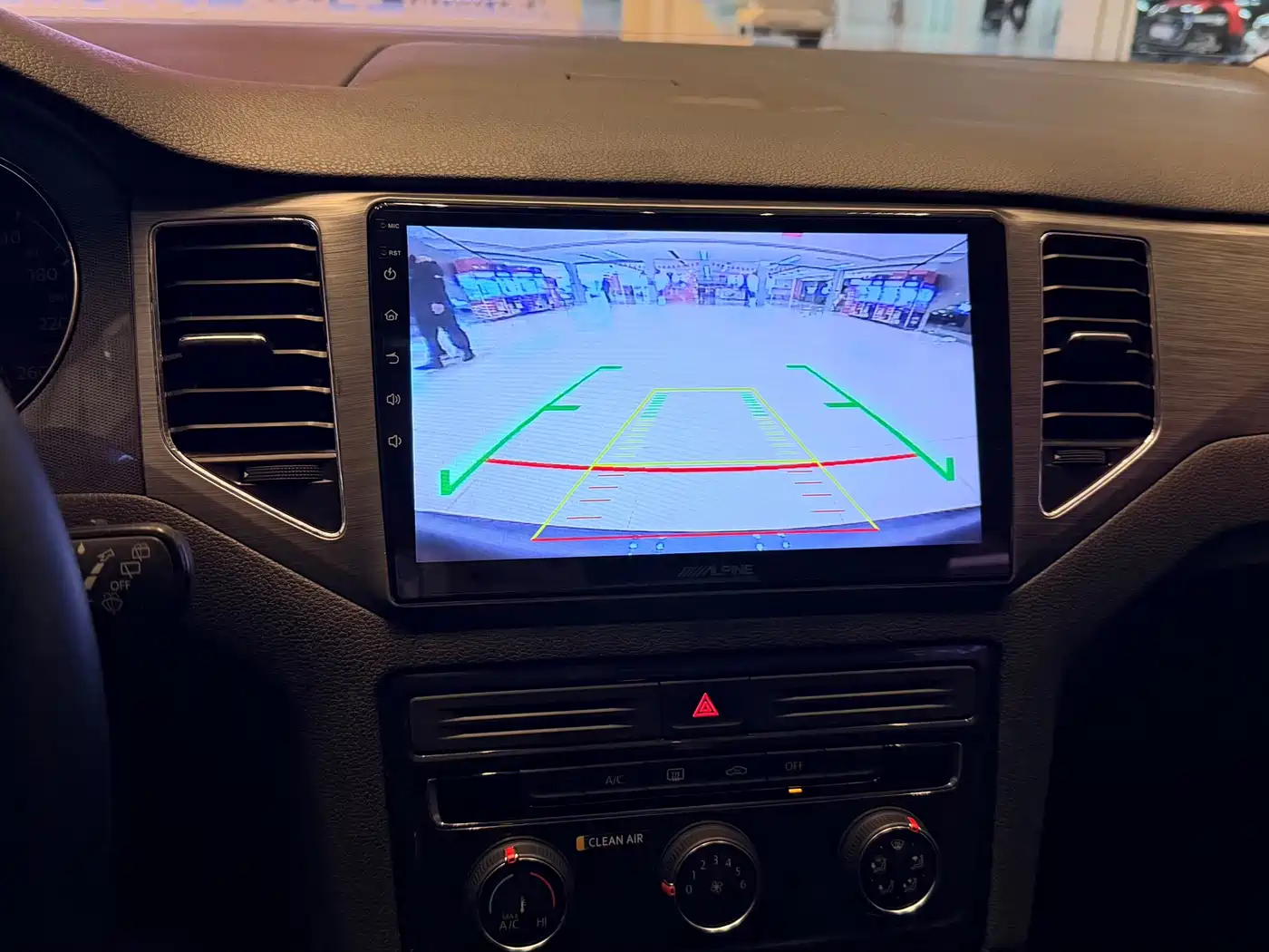 Volkswagen Golf Sportsvan 2018 230TSI Automatic Progressive фото 7