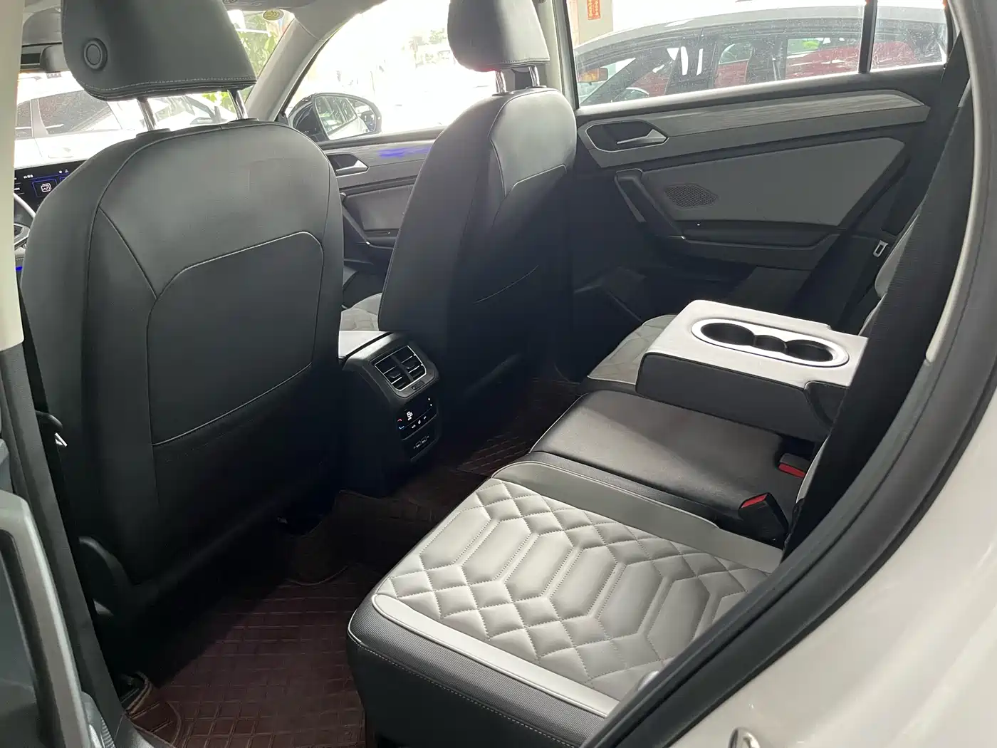 Volkswagen Tayron 2022 380TSI 4WD R-Line Smart Connect Edition фото 6