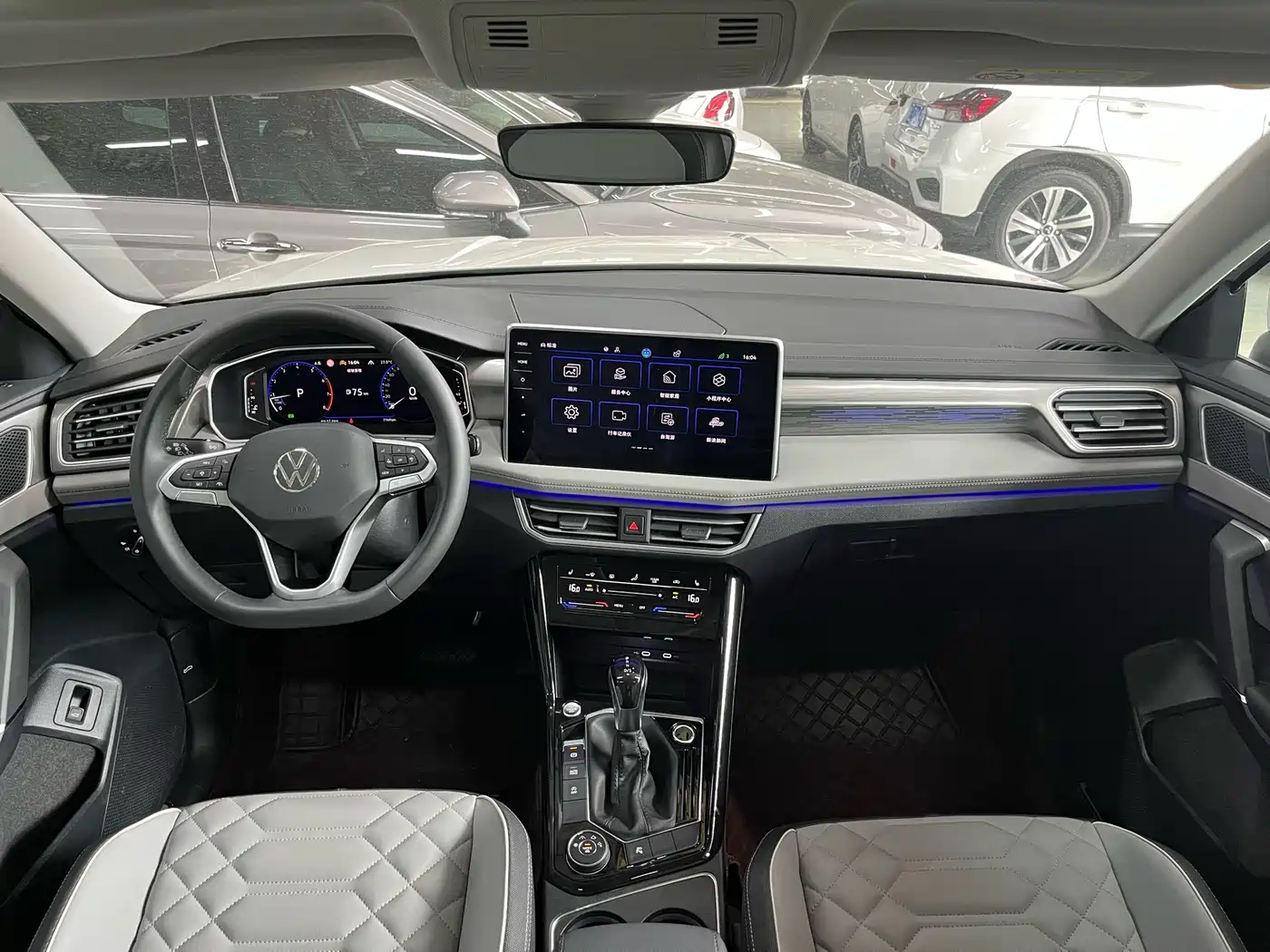 Volkswagen Tayron 2022 380TSI 4WD R-Line Smart Connect Edition фото 5
