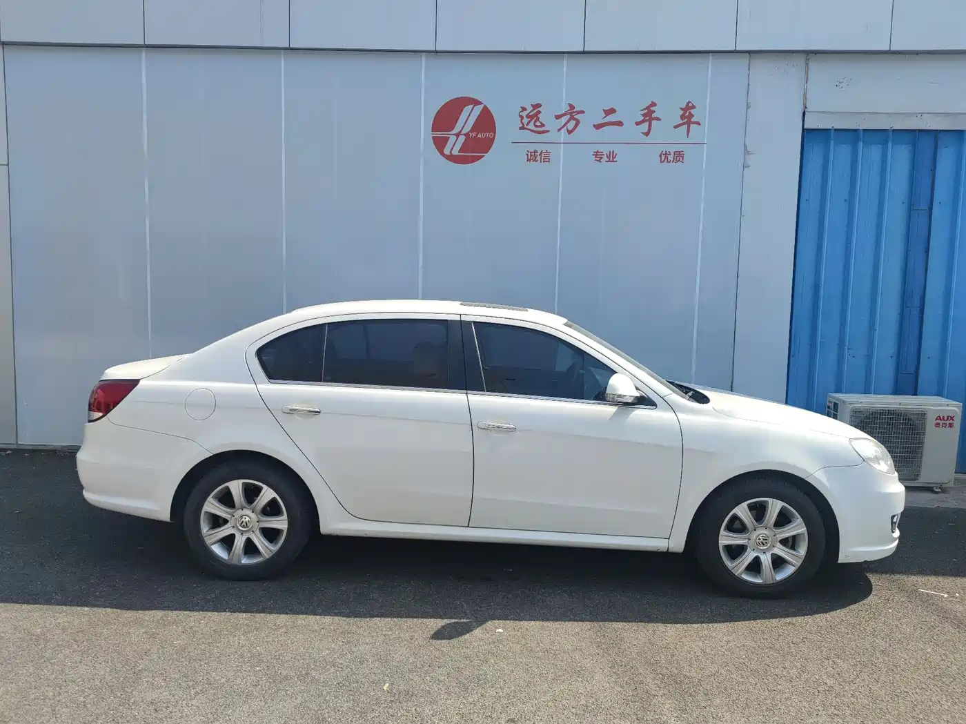 Volkswagen Lavida 2011 1.6L Automatic Pinya Edition фото 4