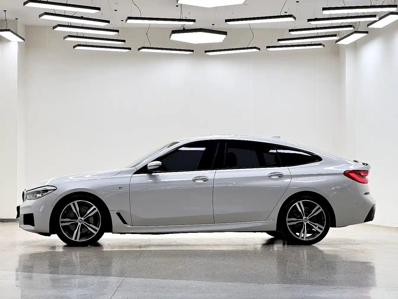 BMW 6 Series GT 2018 630i M Sport Package фото 7