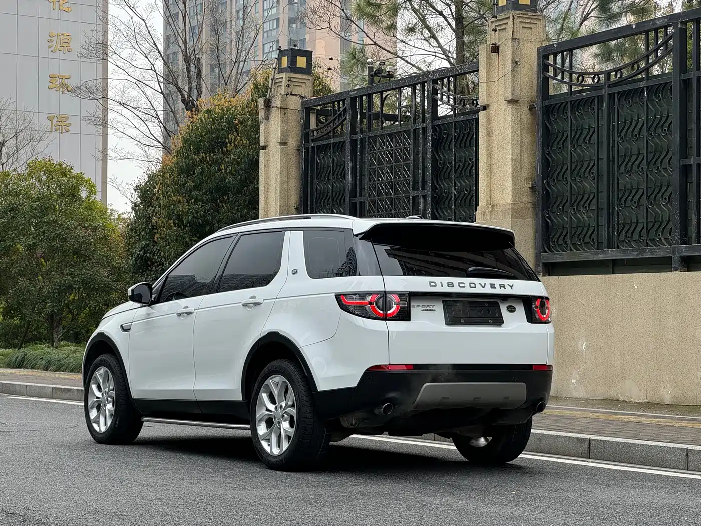 Land Rover Discovery Sport 2017 2.0T HSE фото 3