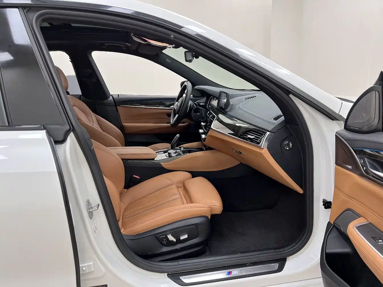 BMW 6 Series GT 2018 630i M Sport Package фото 15