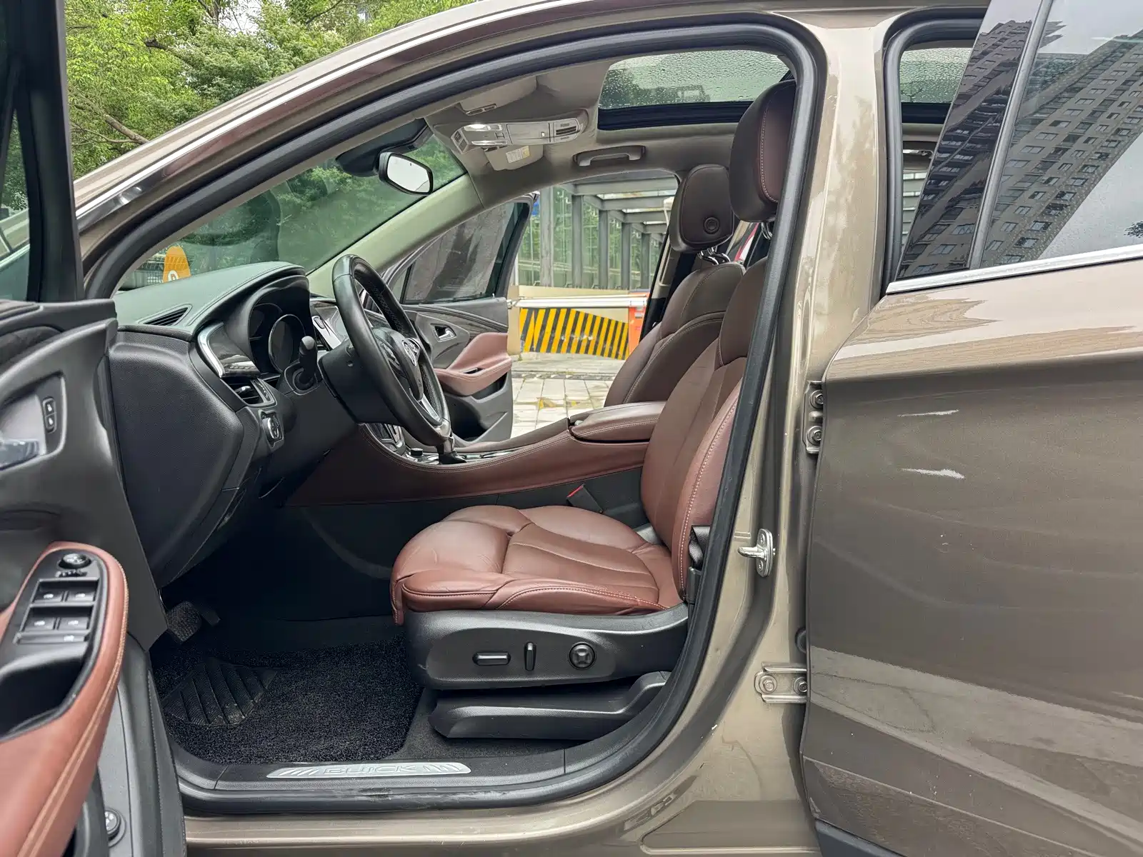 Photo 9 - Buick Envision Plus