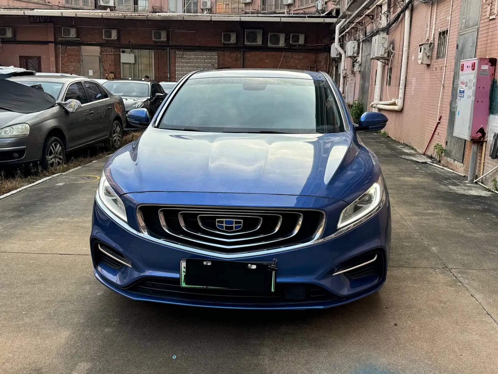 Фото 2 - Geely Borui