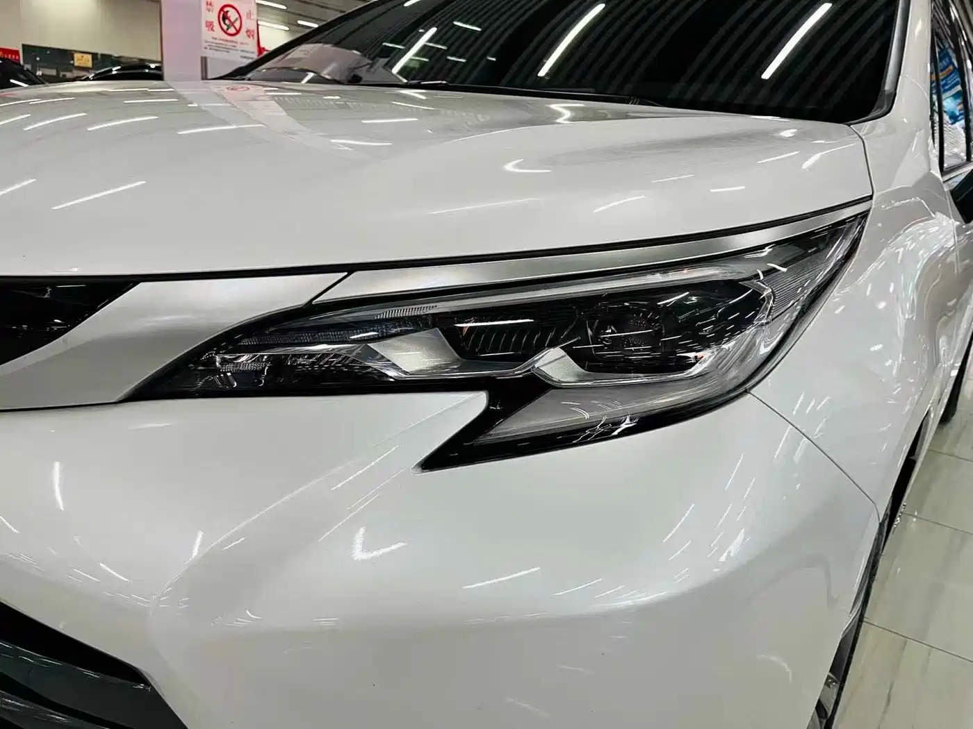 Toyota Sienna 2023 2.5L Hybrid Ultimate Edition фото 16