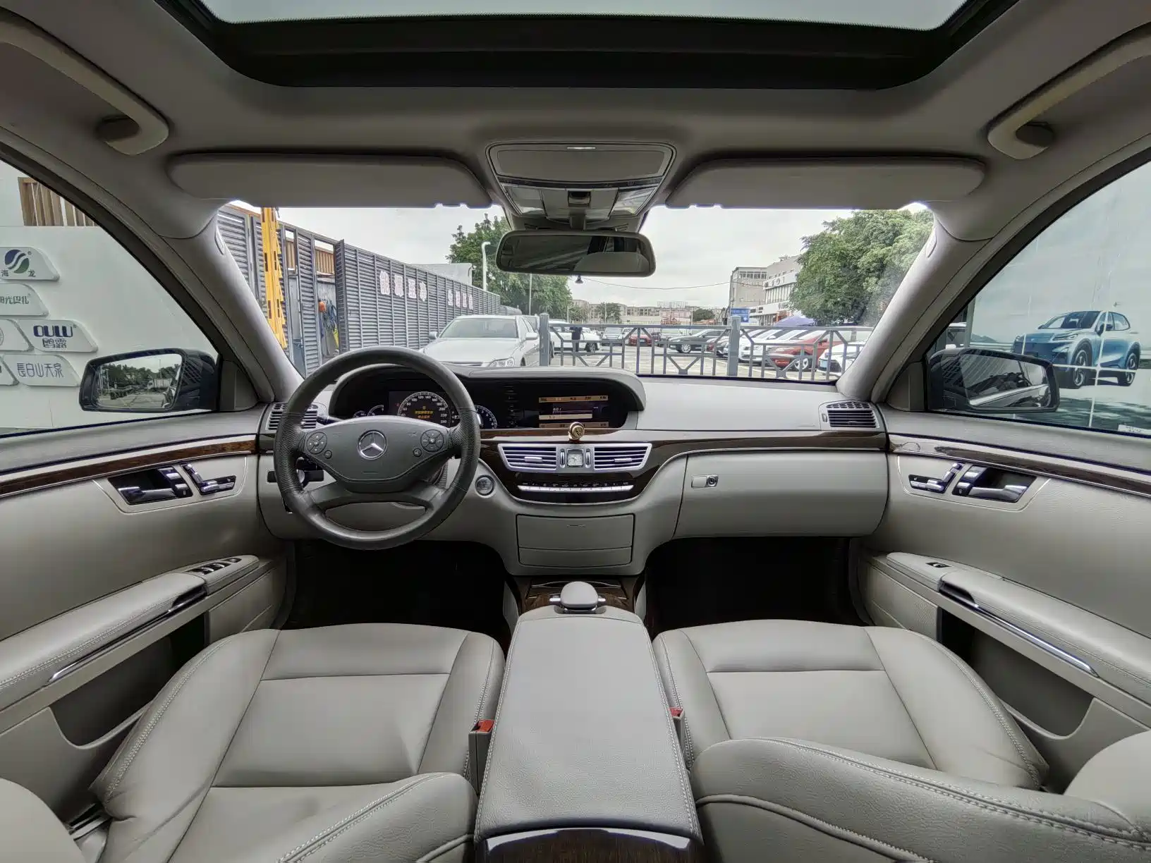 Photo 9 - Mercedes-Benz S-Class