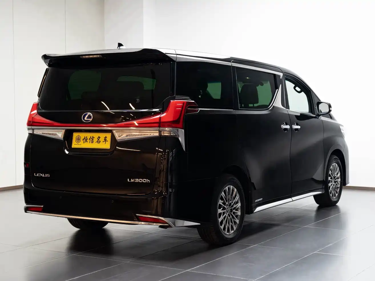 Lexus LM 2020 300h Seven-Seater Elegance Edition фото 6