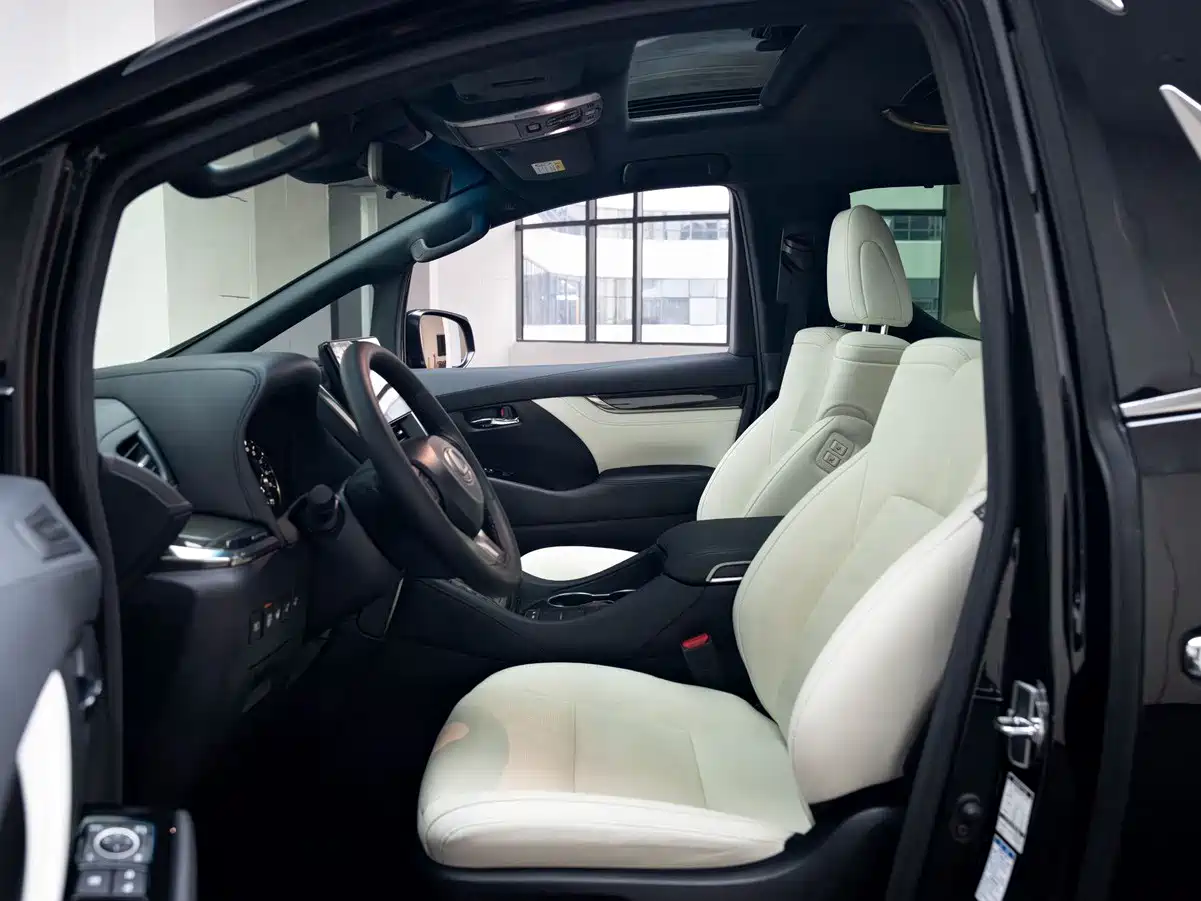 Lexus LM 2020 300h Seven-Seater Elegance Edition фото 10
