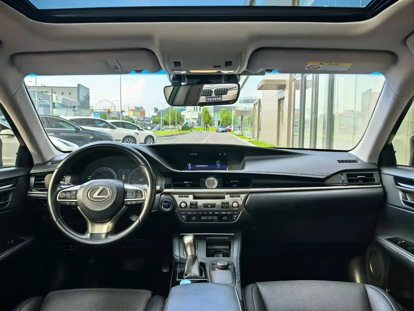 Фото 8 - Lexus ES