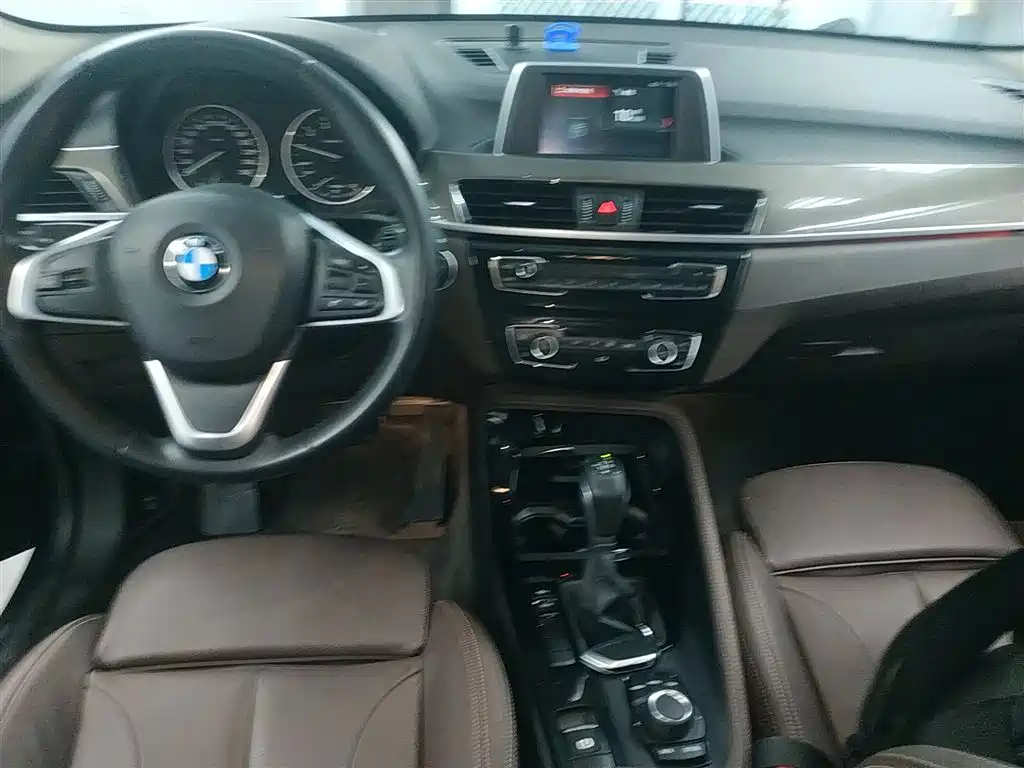 BMW X1 2018 sDrive18Li Premium Model фото 6