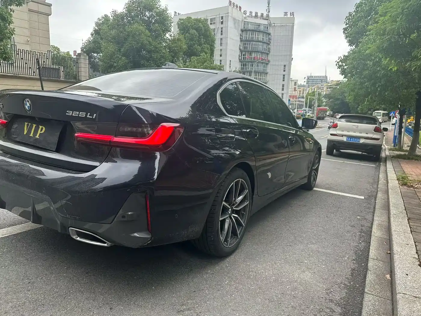 BMW 3 Series 2024 325Li M Sport Package фото 4