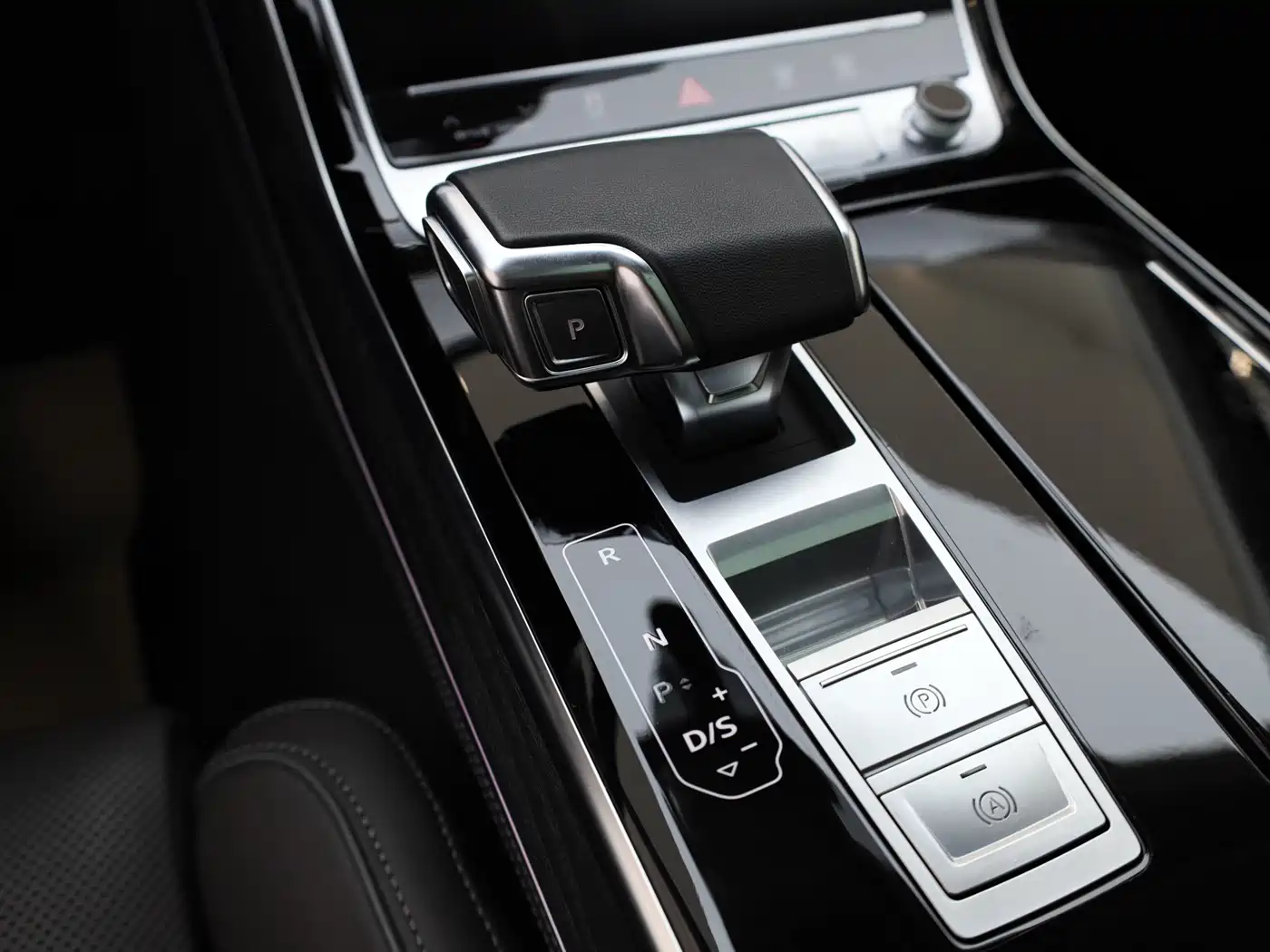 Audi A8 2023 A8L 50 TFSI quattro Exclusive фото 21