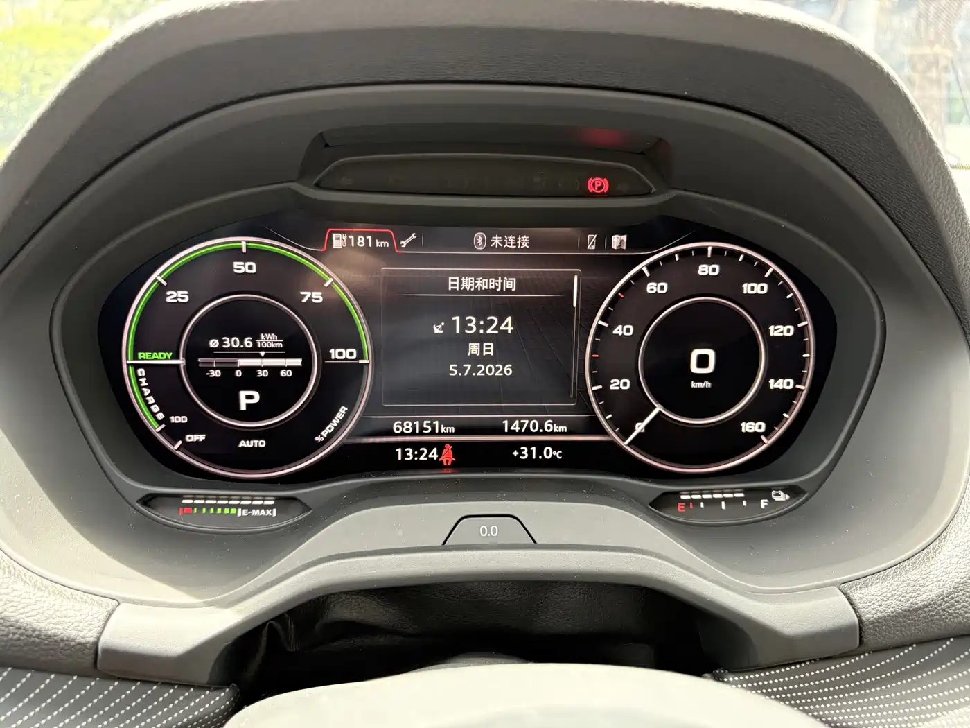 Фото 15 - Audi Q2L e-tron