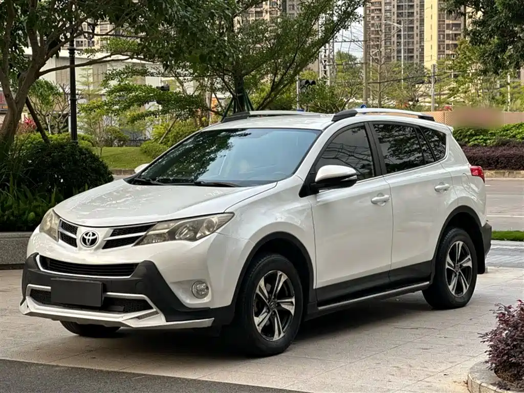 Toyota RAV4 Rongfang 2015 2.0L CVT 2WD Urban Edition фото 3