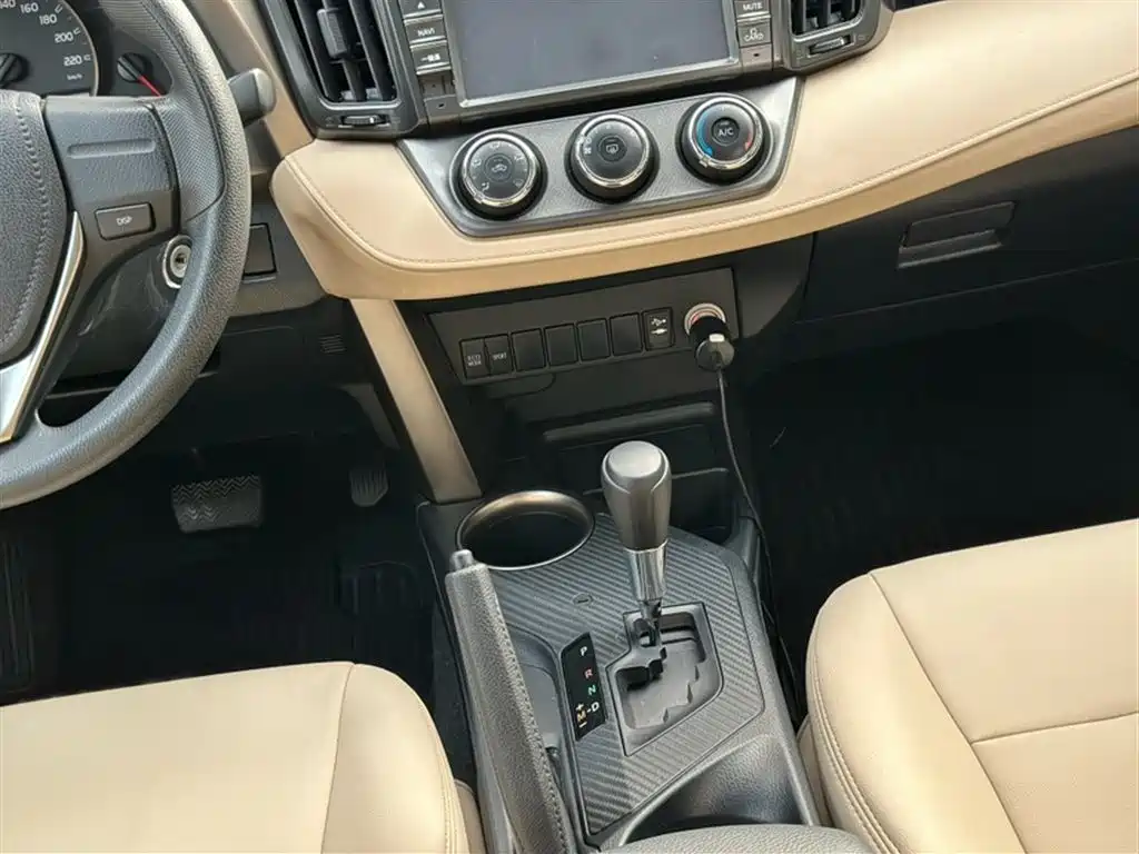 Toyota RAV4 Rongfang 2015 2.0L CVT 2WD Urban Edition фото 21