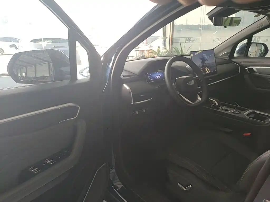 صورة 16 - Geely Haoyue L