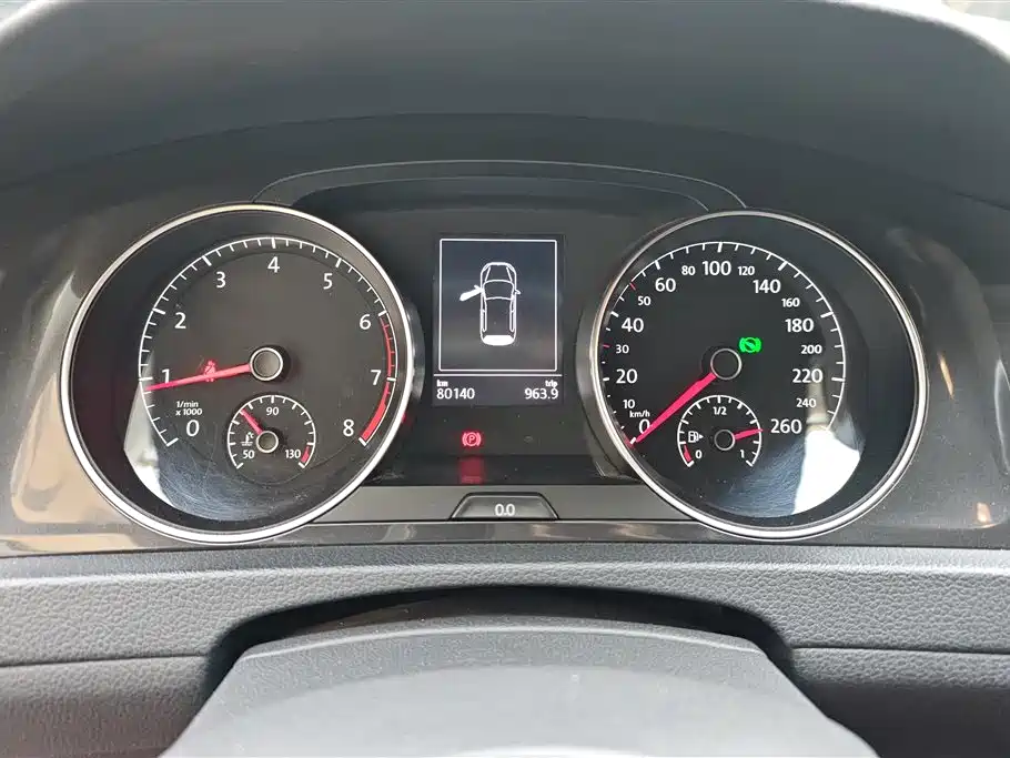 Volkswagen Golf 2017 230TSI Auto Luxury Millionth Anniversary Edition фото 14