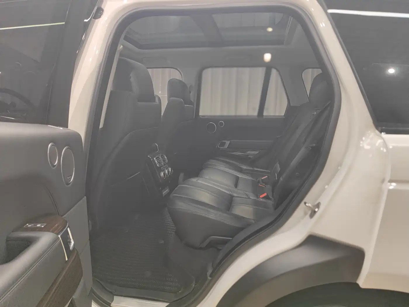 Land Rover Range Rover 2018 3.0 SC V6 Golden Age Edition фото 10