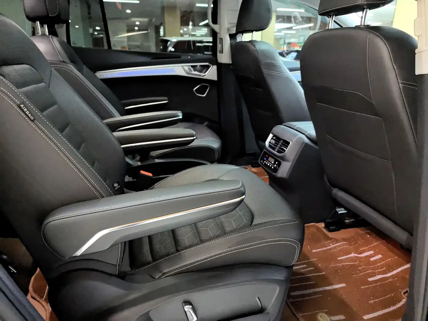 Volkswagen Talagon 2022 380TSI 4WD Luxury Premium Pro Edition 6-seater фото 13