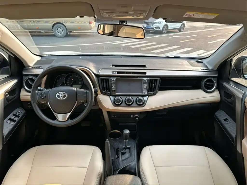 Toyota RAV4 Rongfang 2015 2.0L CVT 2WD Urban Edition фото 16