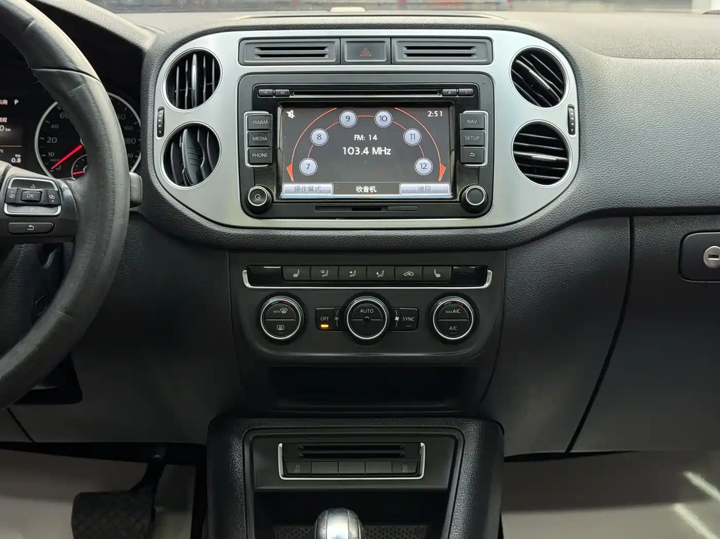 Volkswagen Tiguan 2015 1.8TSI Automatic 4WD Highline фото 11