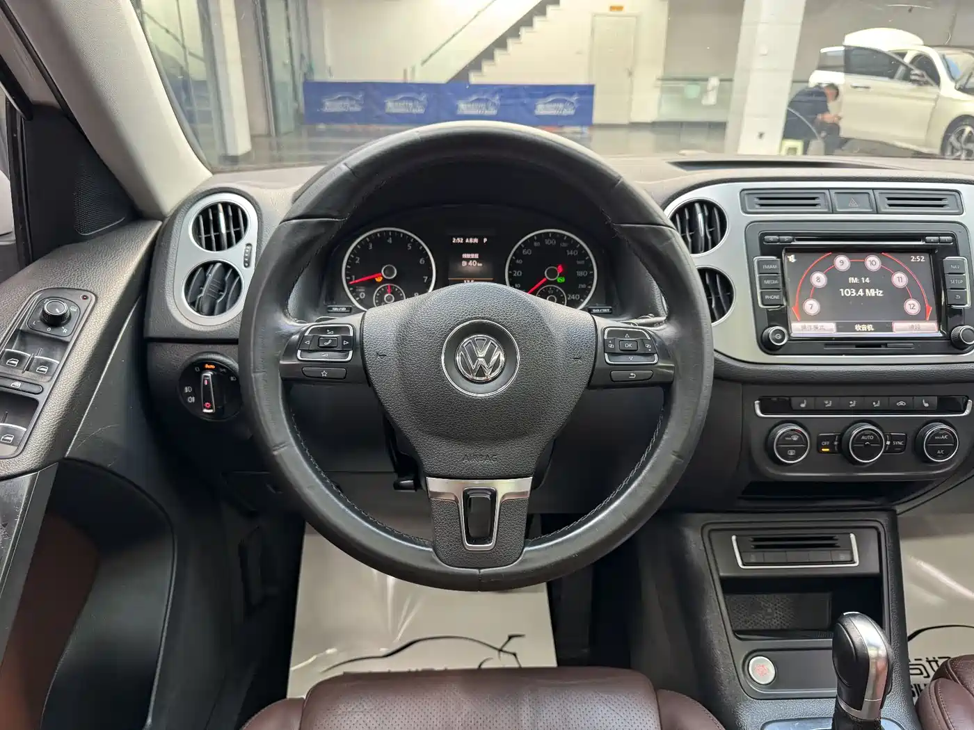 Volkswagen Tiguan 2015 1.8TSI Automatic 4WD Highline фото 10