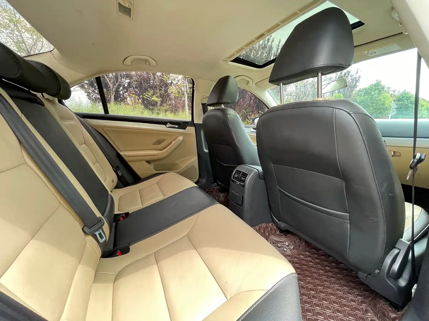 Volkswagen Sagitar 2015 1.6L Automatic Comfort фото 11