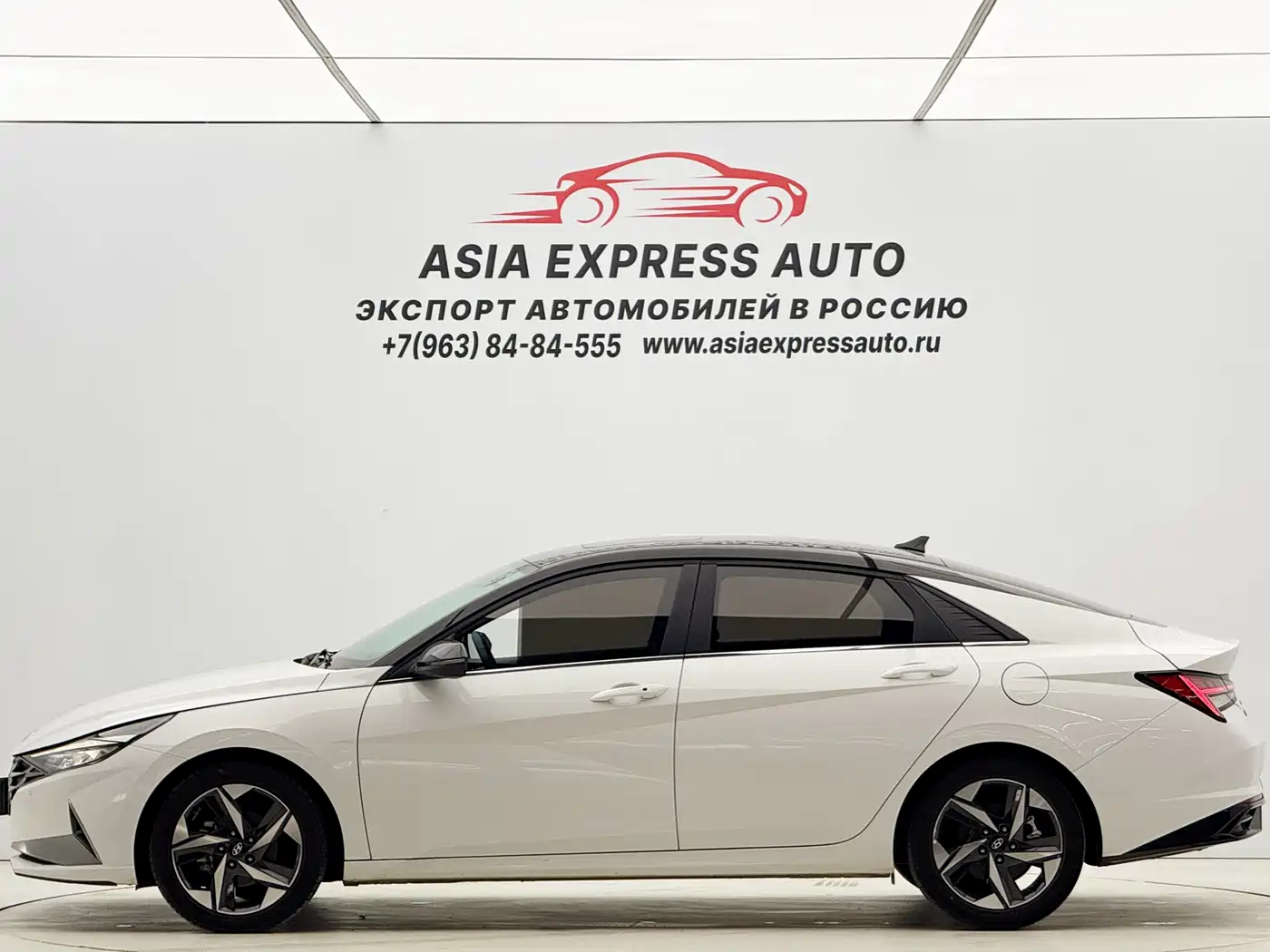 Hyundai Elantra 2022 1.5L CVT LUX Premium Edition фото 7