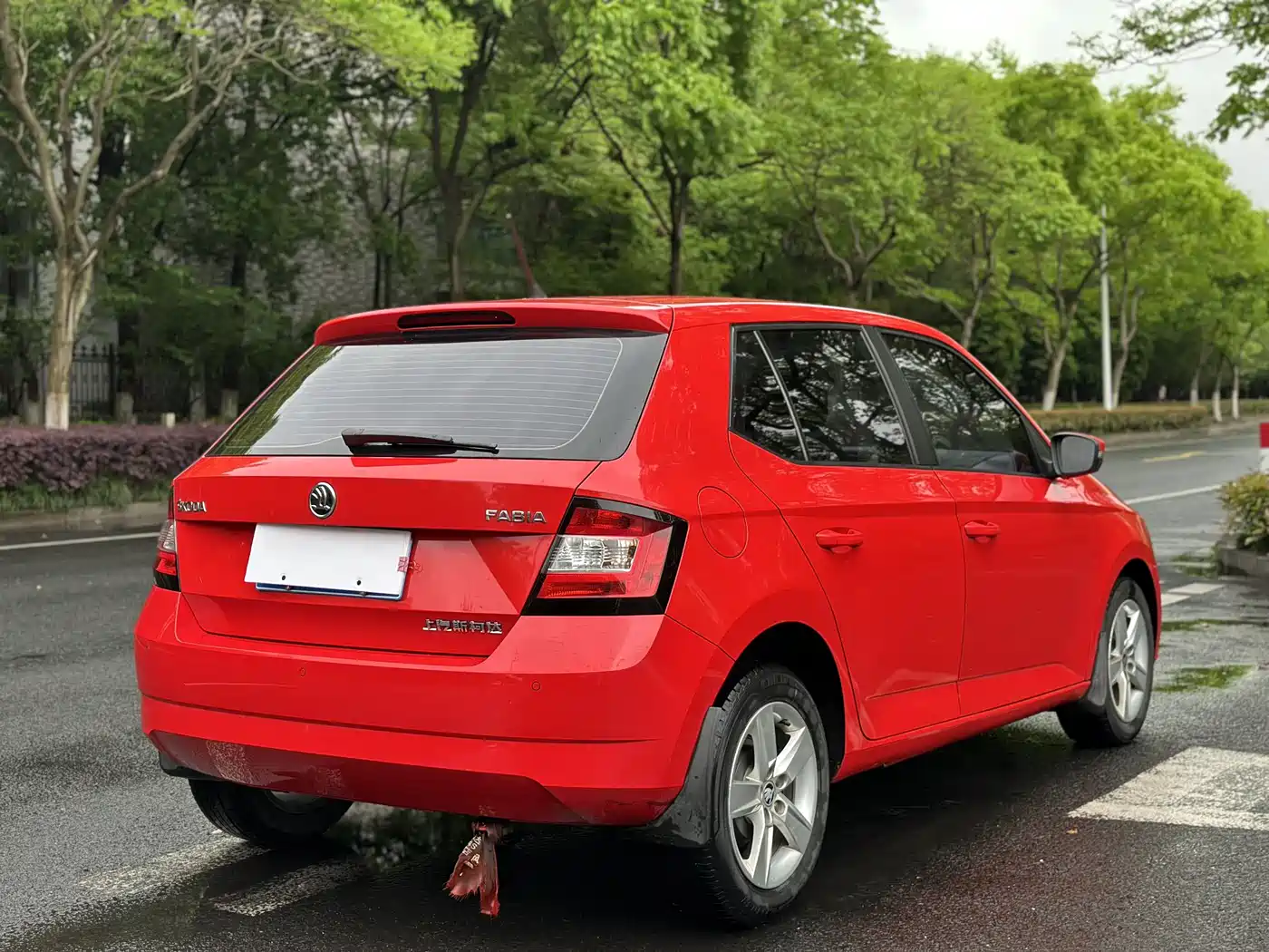 Škoda Fabia 2017 1.4L Auto Car Enjoy Edition фото 4