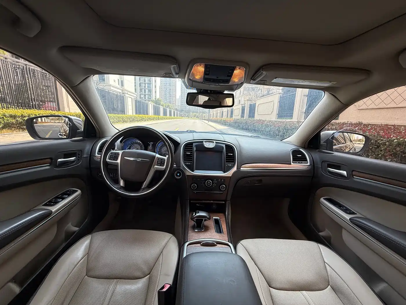 Chrysler 300C (Import) 2013 2013 3.6L Premium Edition